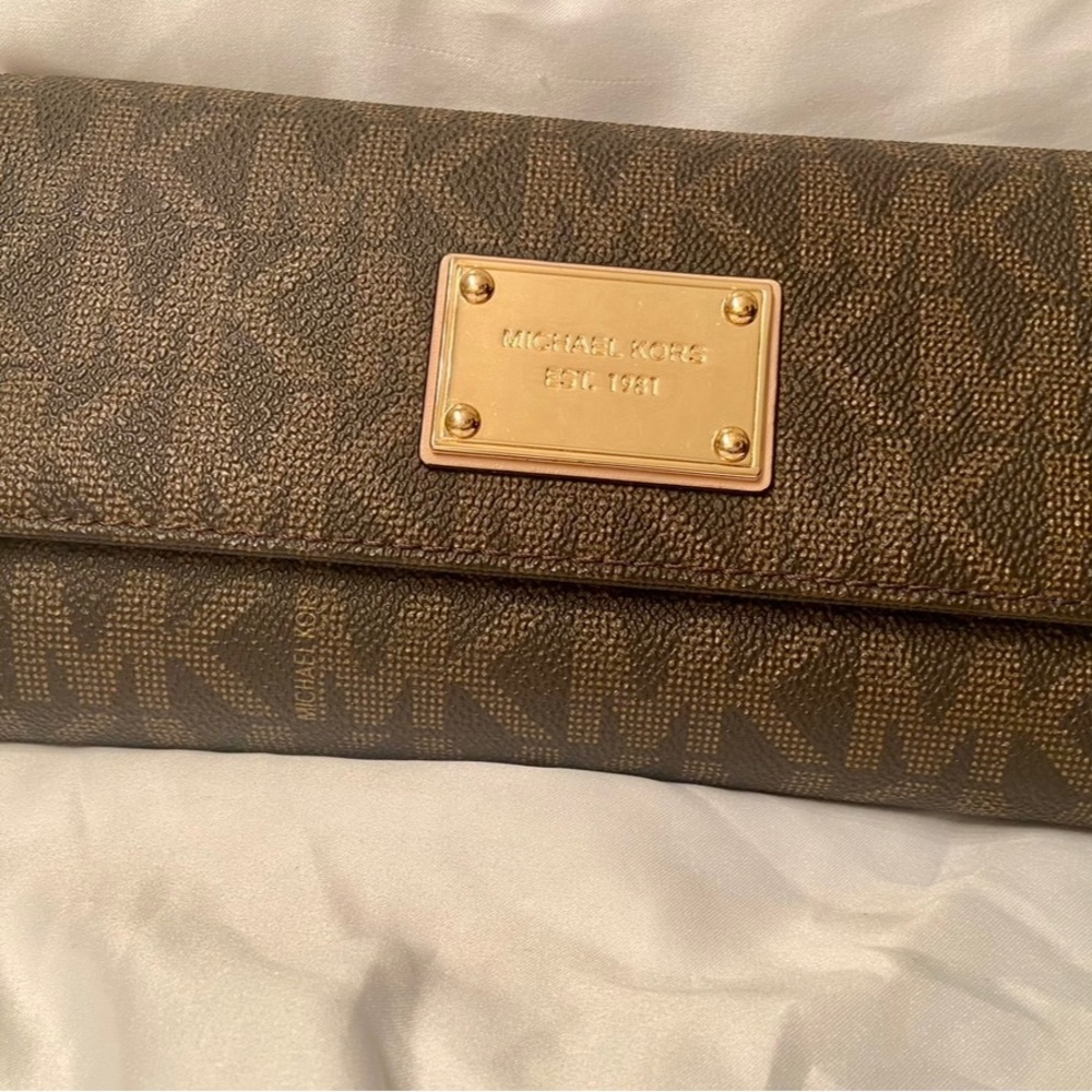 NWT Authentic Michael Kors Check wallet